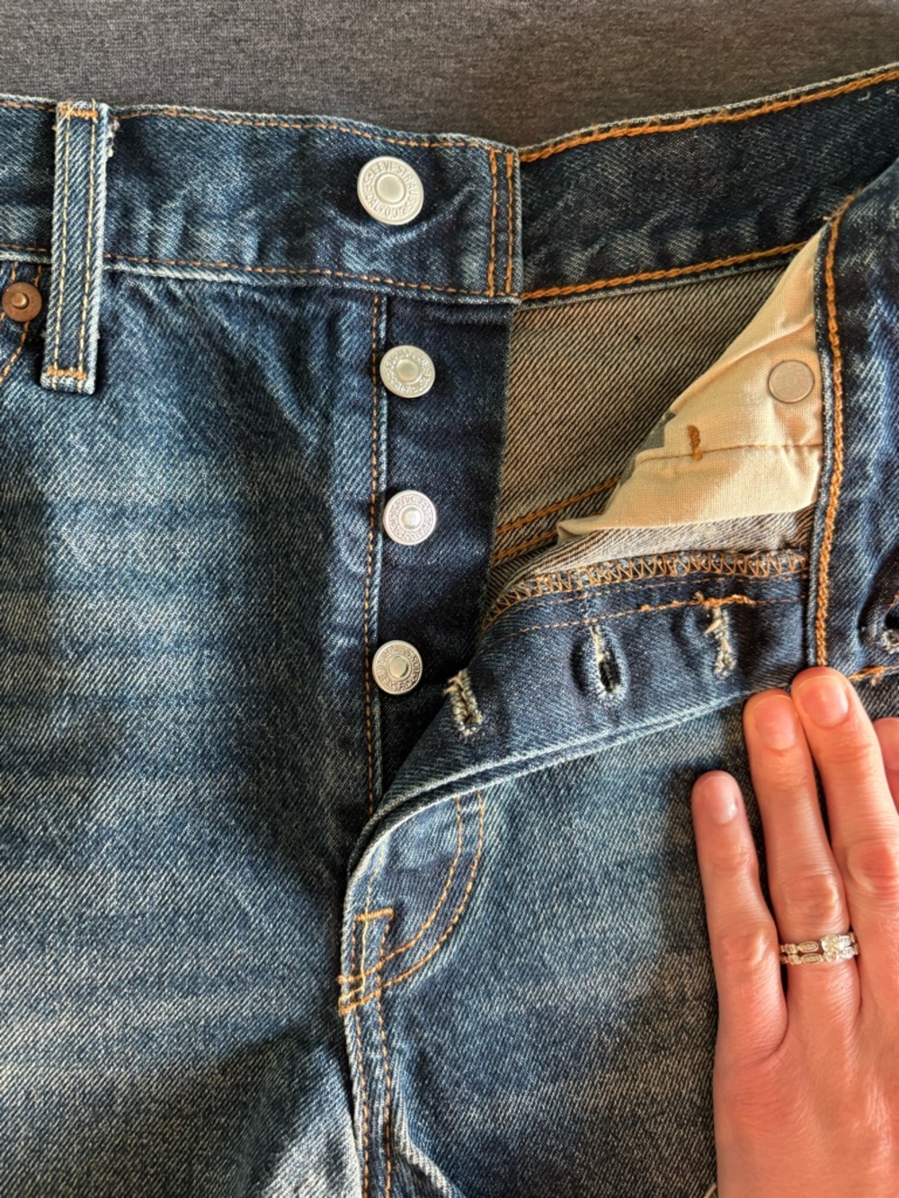 Levi's Premium 501 High-Waisted Cutoff Denim Shorts New Look Dark Wash Capital E - Picture 2 of 9